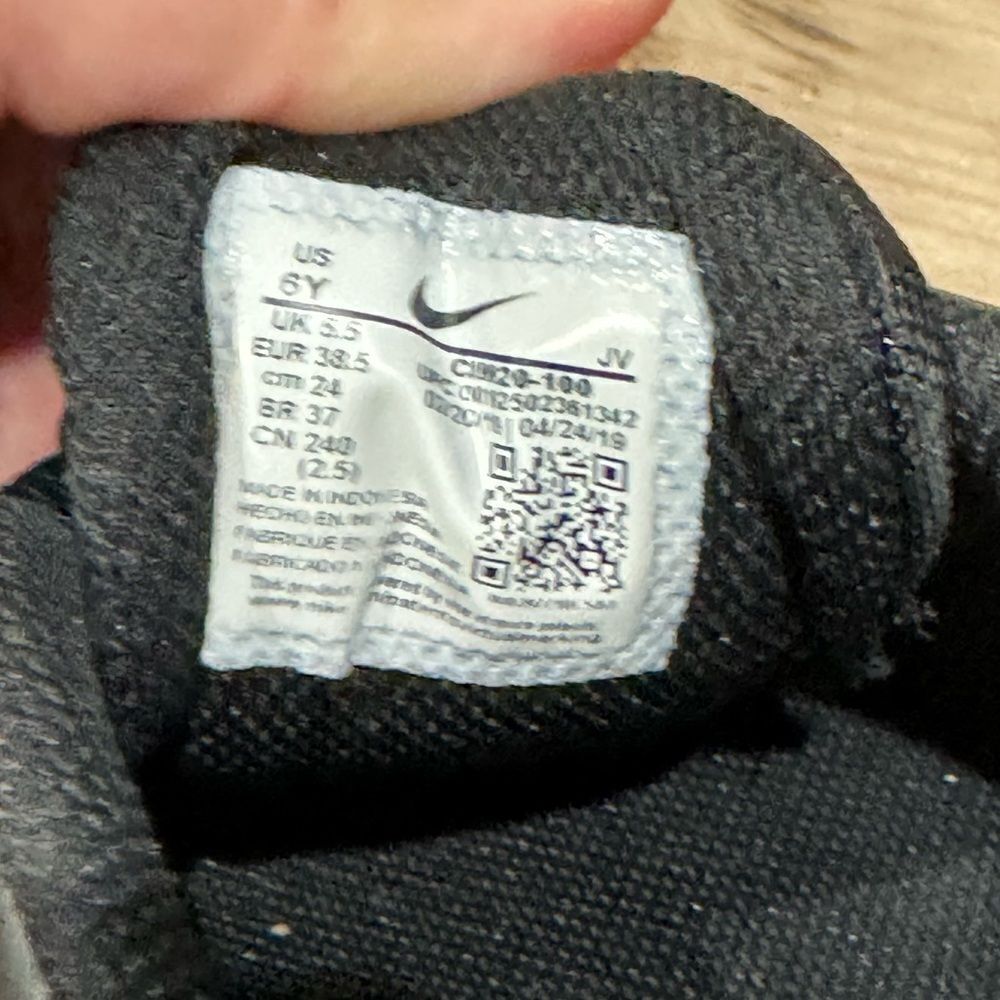 Nike Tanjun Print Tie Dye Sneakers Boys 6 - Picture 5 of 6